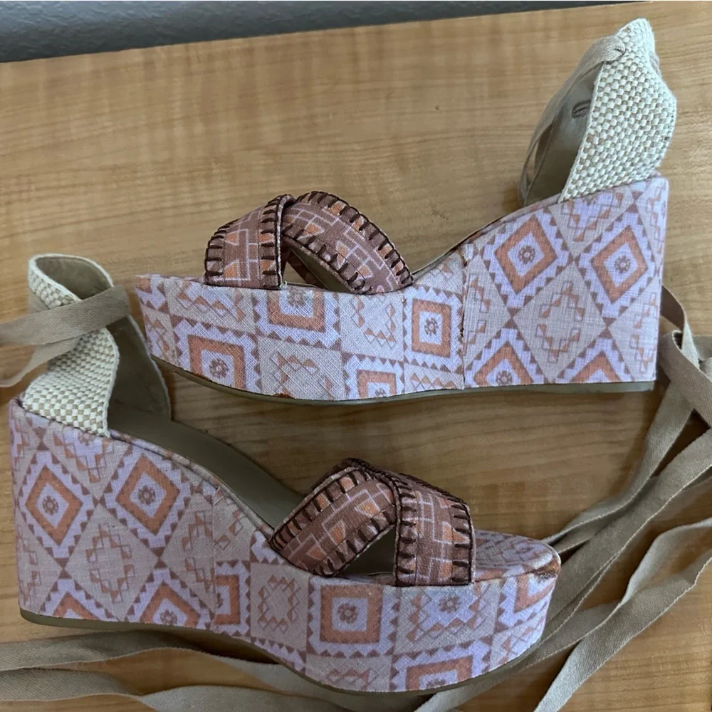 Theodora & Callum Stuart Weitzman Biarritz Pink & Orange Ikat Wedge Sandals -9.5 - Picture 4 of 12
